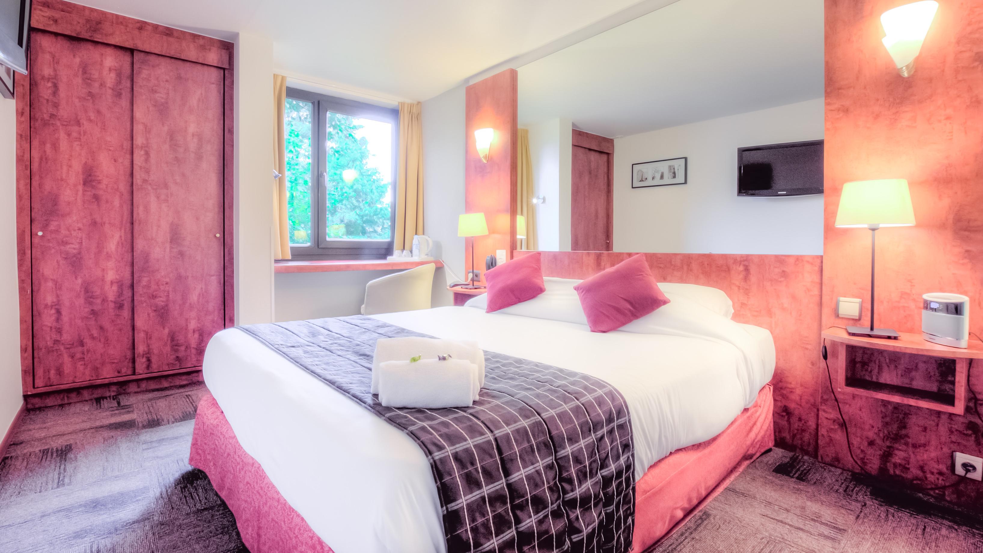 Logis Hotel Restaurant Des Acacias Lille Neuville En Ferrain エクステリア 写真