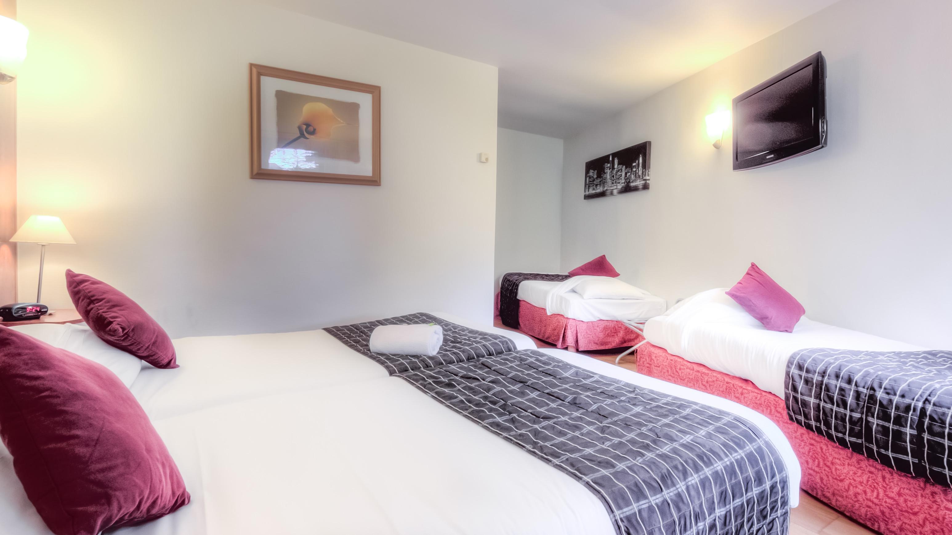 Logis Hotel Restaurant Des Acacias Lille Neuville En Ferrain エクステリア 写真