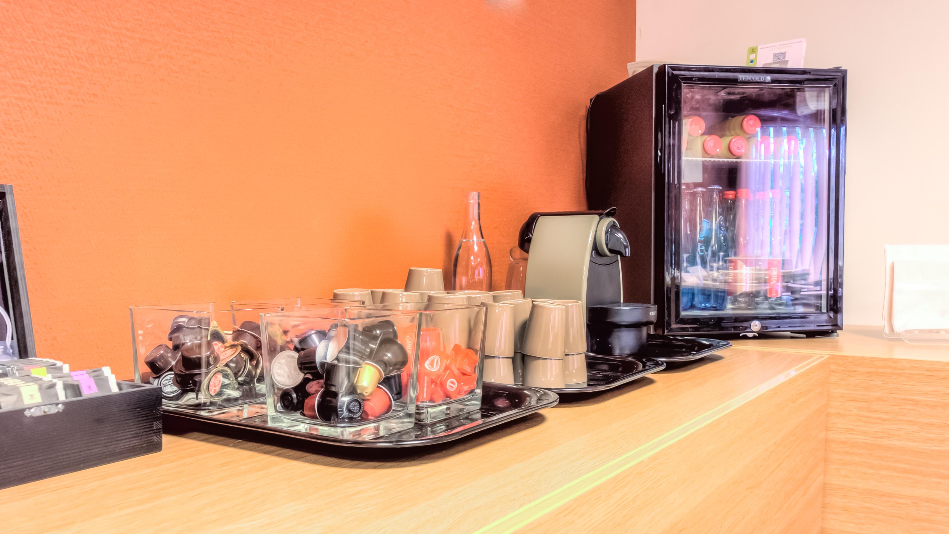 Logis Hotel Restaurant Des Acacias Lille Neuville En Ferrain エクステリア 写真