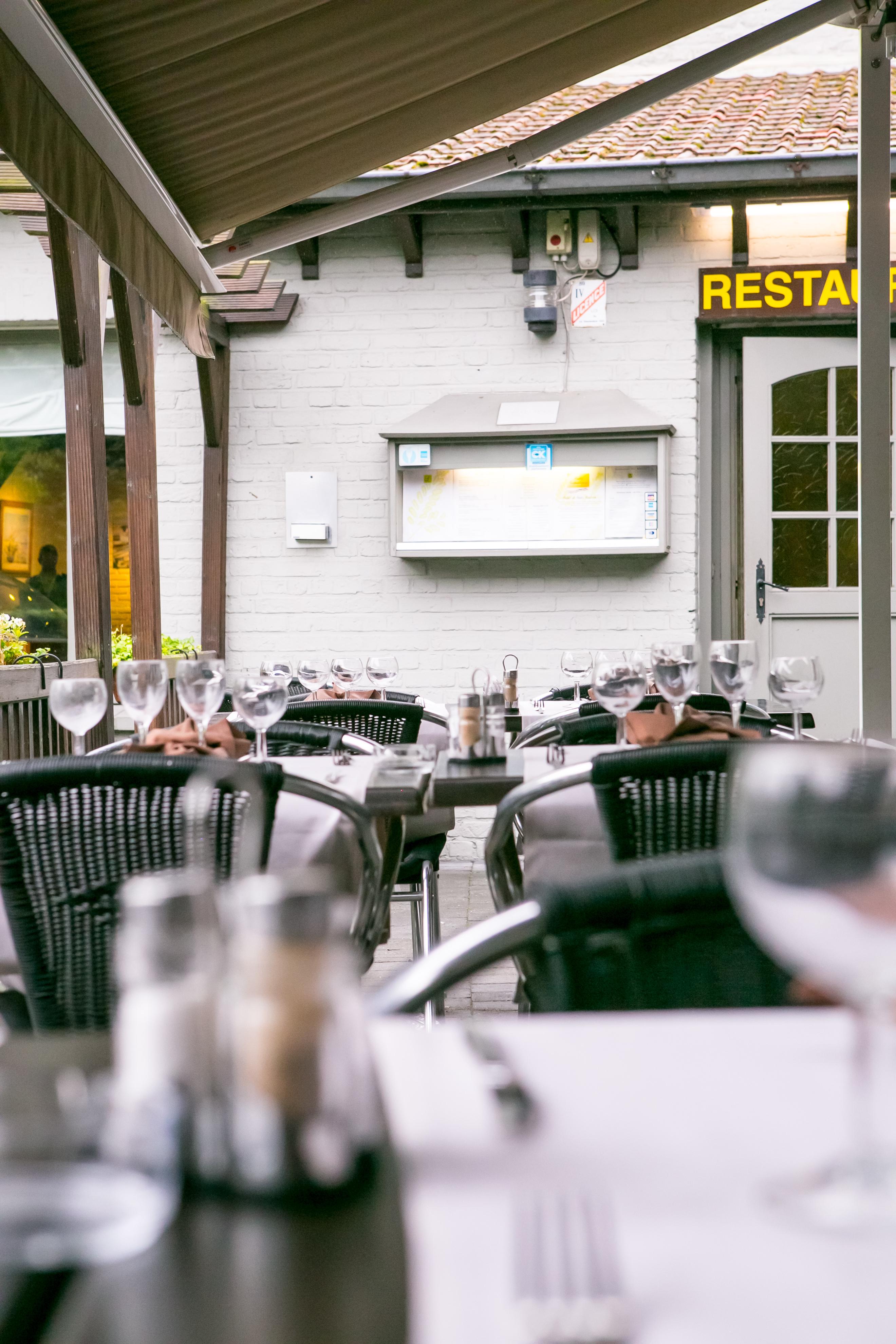 Logis Hotel Restaurant Des Acacias Lille Neuville En Ferrain エクステリア 写真