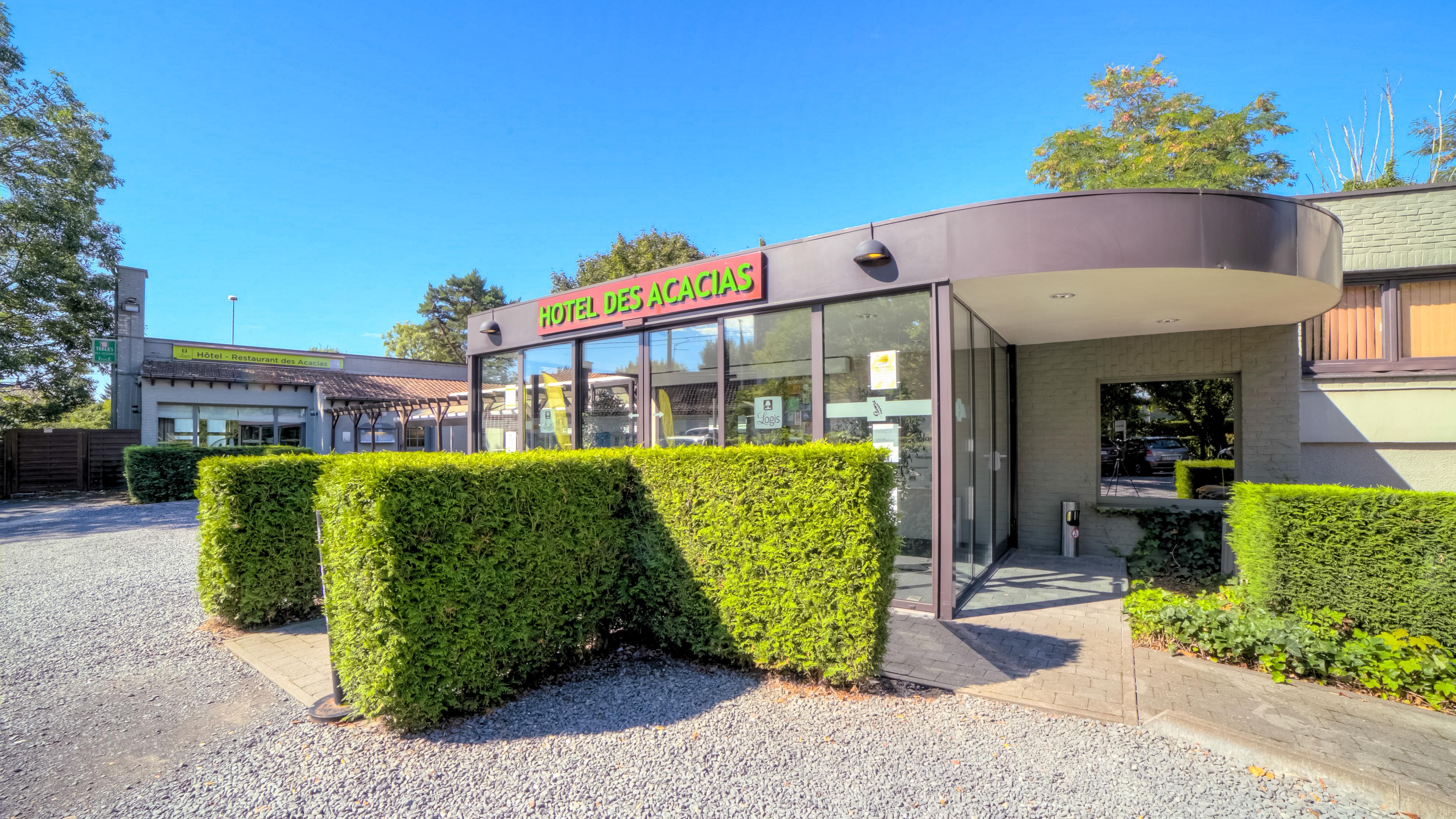 Logis Hotel Restaurant Des Acacias Lille Neuville En Ferrain エクステリア 写真