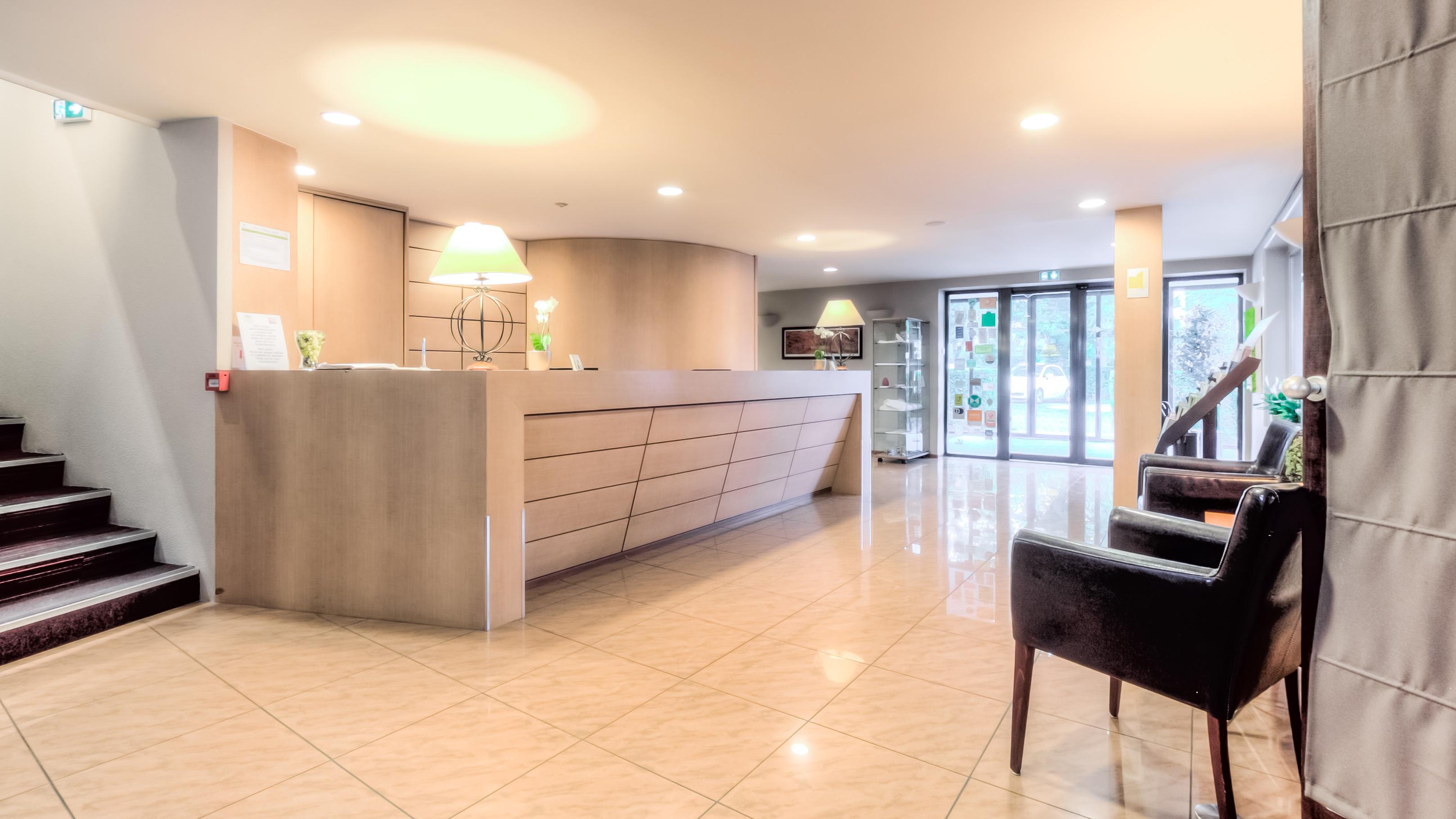 Logis Hotel Restaurant Des Acacias Lille Neuville En Ferrain エクステリア 写真