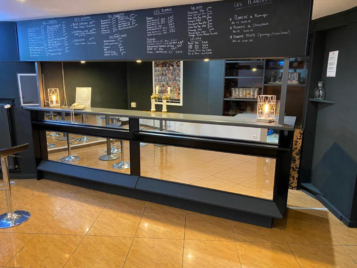 Logis Hotel Restaurant Des Acacias Lille Neuville En Ferrain エクステリア 写真