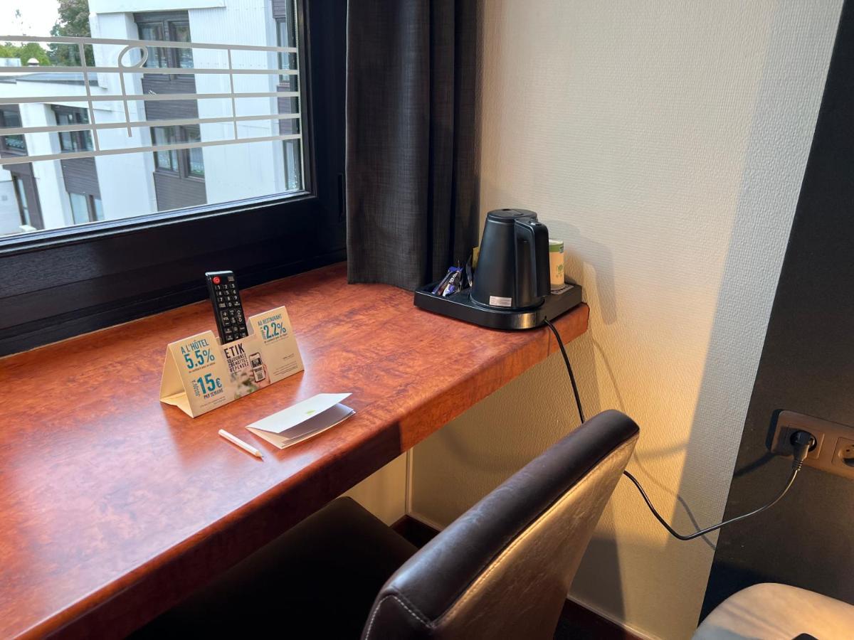 Logis Hotel Restaurant Des Acacias Lille Neuville En Ferrain エクステリア 写真
