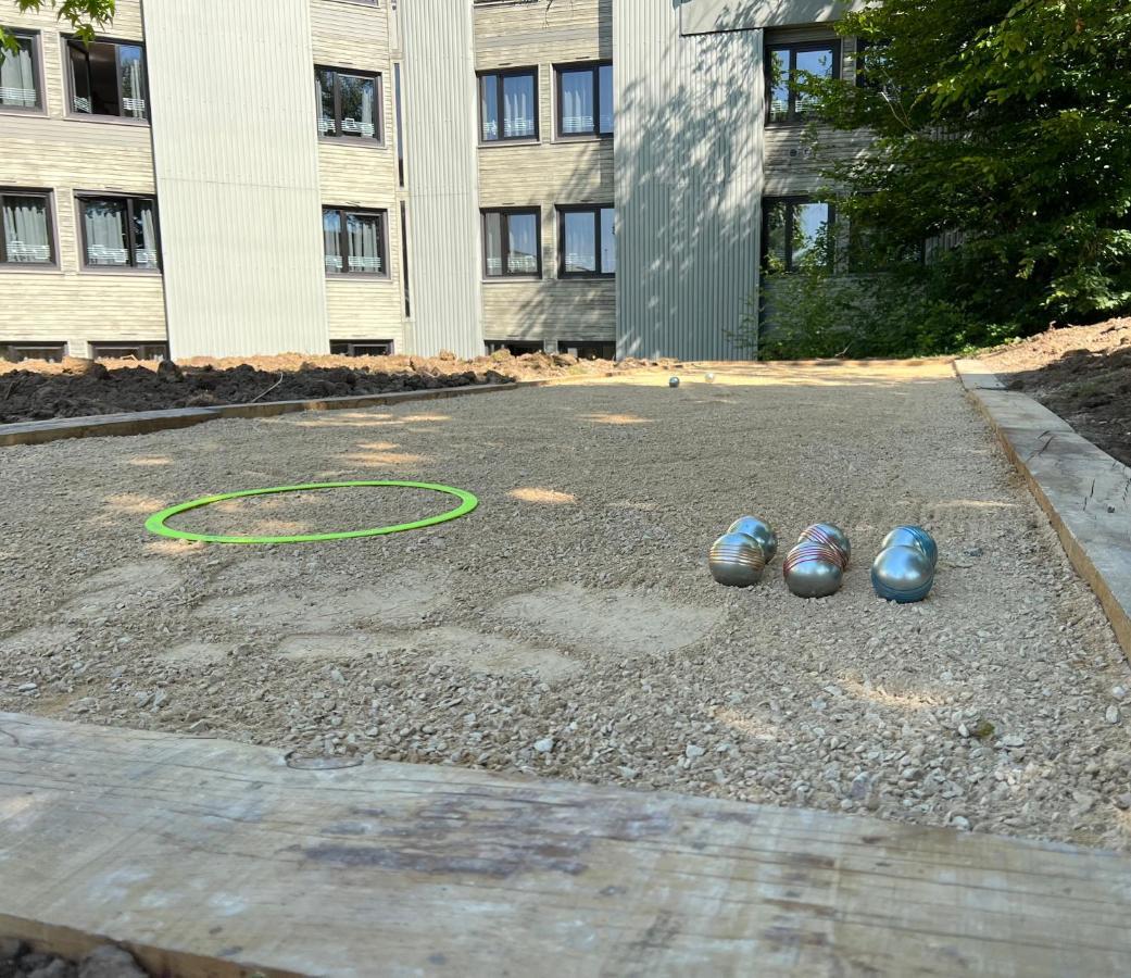 Logis Hotel Restaurant Des Acacias Lille Neuville En Ferrain エクステリア 写真