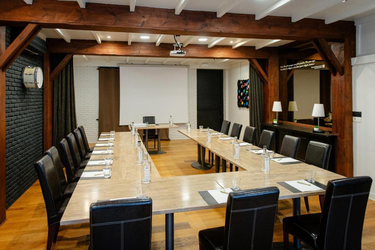 Logis Hotel Restaurant Des Acacias Lille Neuville En Ferrain エクステリア 写真