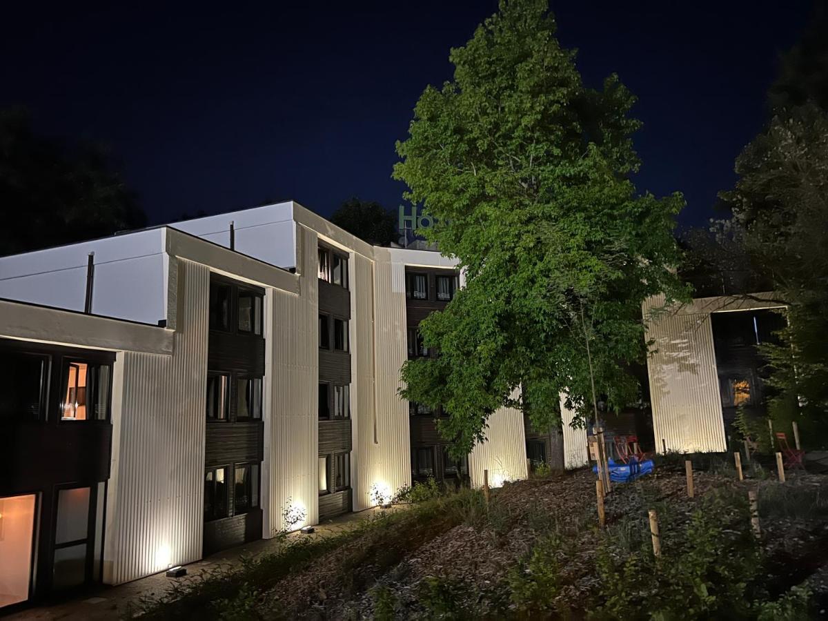 Logis Hotel Restaurant Des Acacias Lille Neuville En Ferrain エクステリア 写真