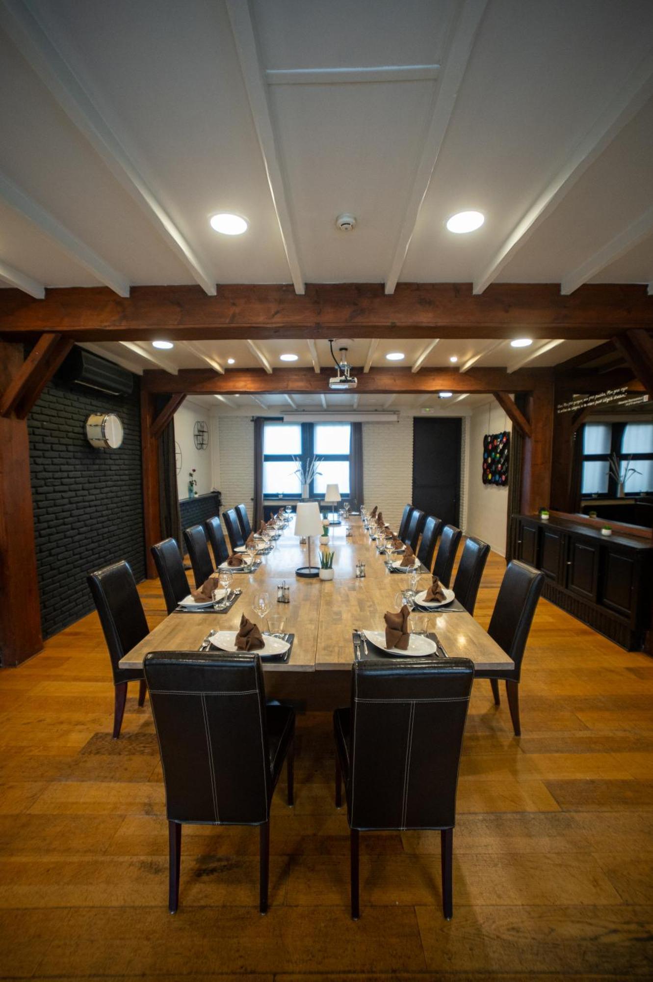 Logis Hotel Restaurant Des Acacias Lille Neuville En Ferrain エクステリア 写真