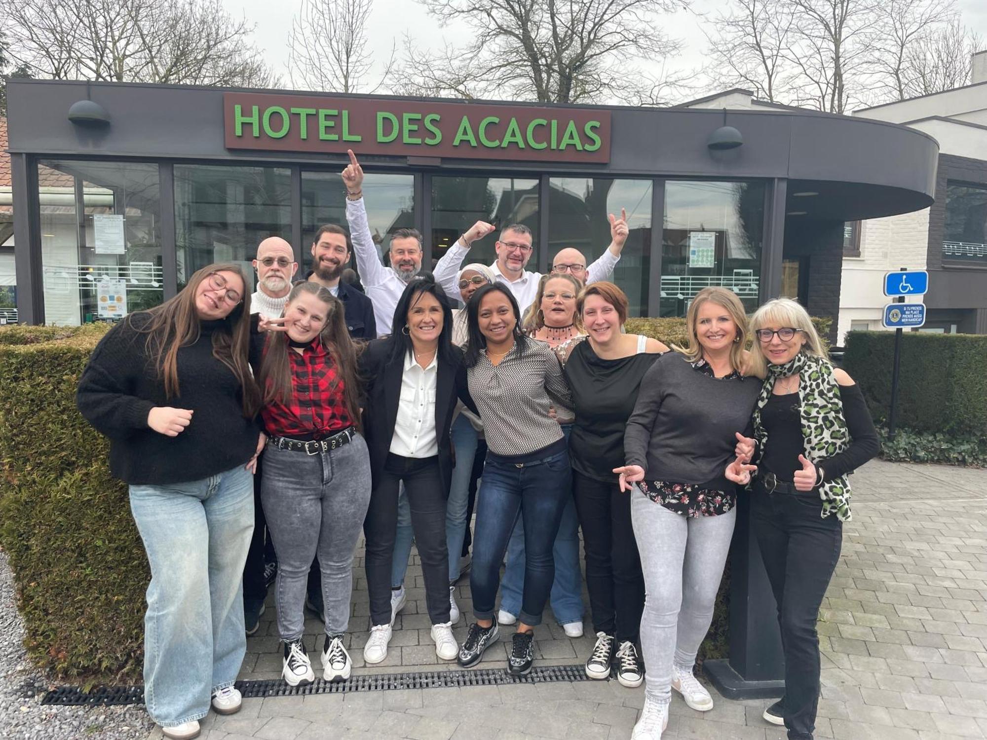 Logis Hotel Restaurant Des Acacias Lille Neuville En Ferrain エクステリア 写真