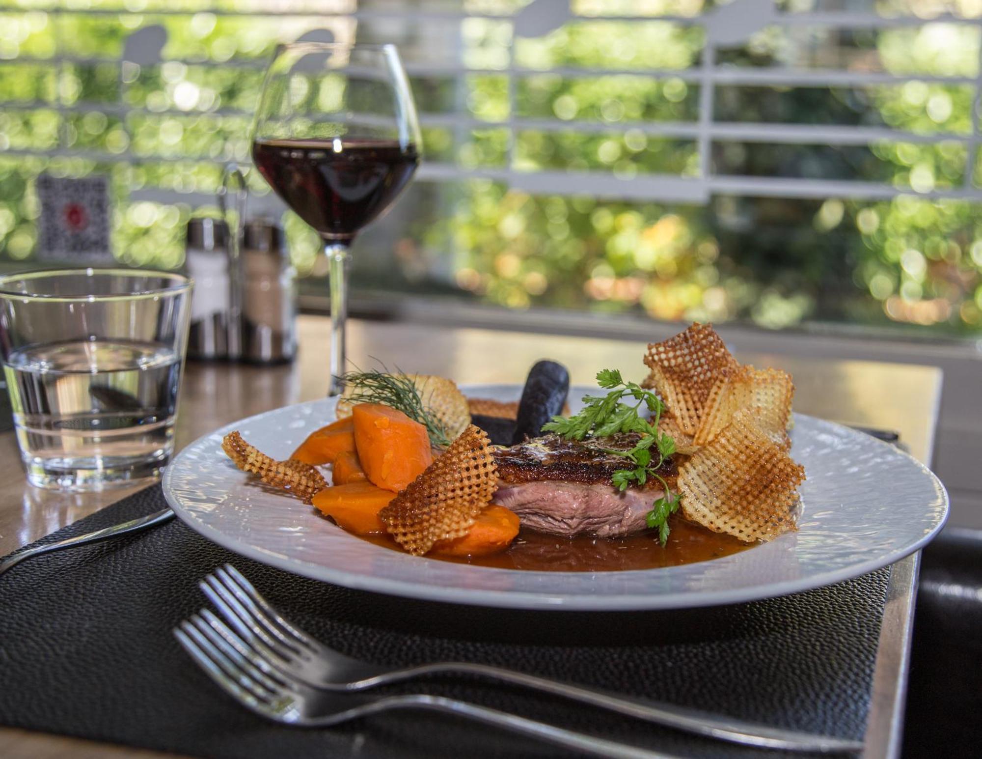 Logis Hotel Restaurant Des Acacias Lille Neuville En Ferrain エクステリア 写真